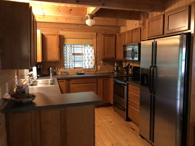 Beautiful Log Lake Cabin- Saugatuck