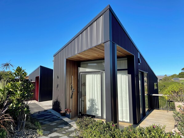 Exterior - The Studio St Clair ~ architectural guest house (Dunedin)