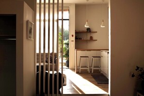 Interior - The Studio St Clair ~ architectural guest house (Dunedin)