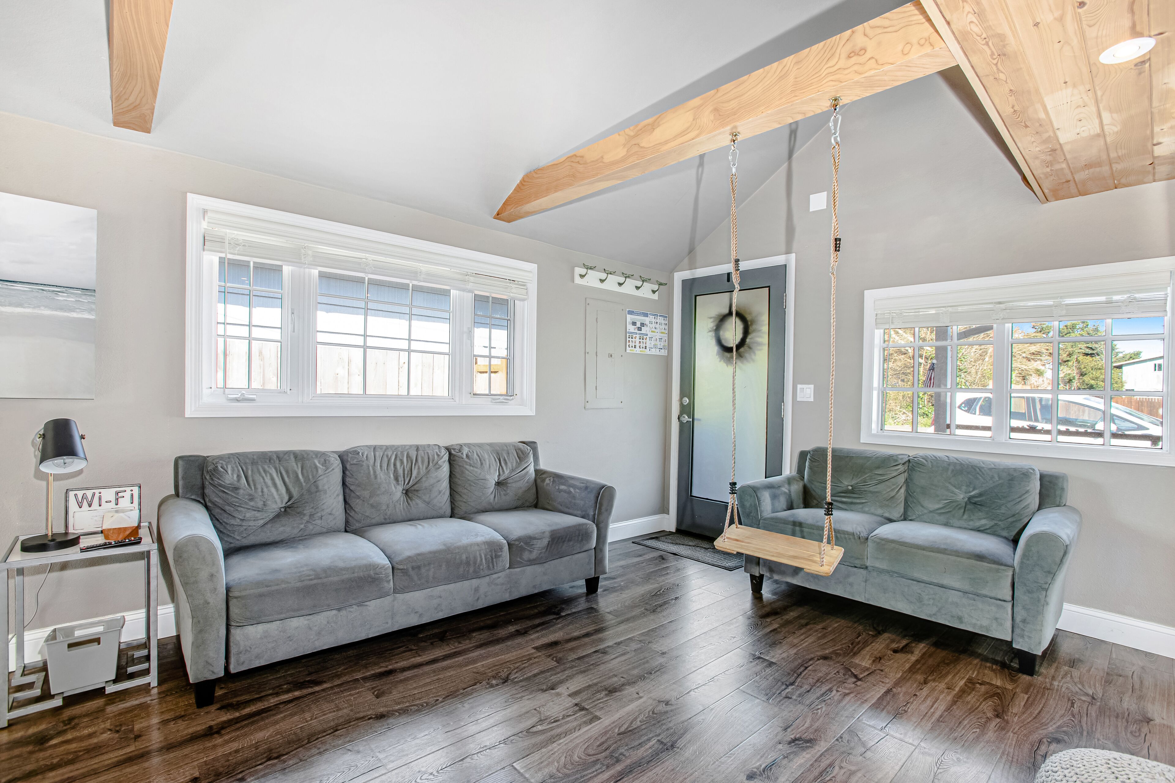 Adorable, dog-friendly hideaway w/ free WiFi, private washer/dryer, & firepit