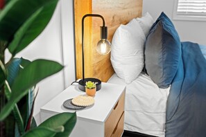 Bureau, fer et planche à repasser, Wi-Fi gratuit, draps fournis