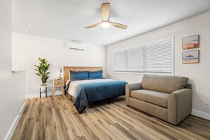 Desk, iron/ironing board, free WiFi, bed sheets - 🌤️ BBR #4, Steps to the Beach, Heated Pool w/Full Kitchen & 2 Beds! (Treasure Island)