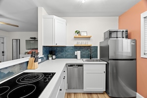 Fridge, microwave, stovetop, dishwasher - 🌤️ BBR #4, Steps to the Beach, Heated Pool w/Full Kitchen & 2 Beds! (Treasure Island)