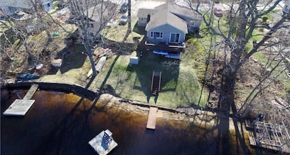 Awesome 3 bd lake house on Johnson’s Pond