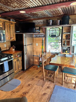 Fridge, microwave, oven, stovetop - Great vacation getaway on premier lake!! (Hayward)