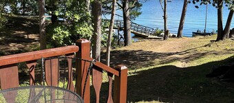 Great vacation getaway on premier lake!!