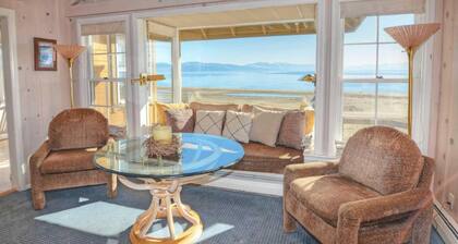 Lakeview in Charming Complex, Sauna, Sandy Beach, shared Deck & Dog Friendly by Tahoe Time VR