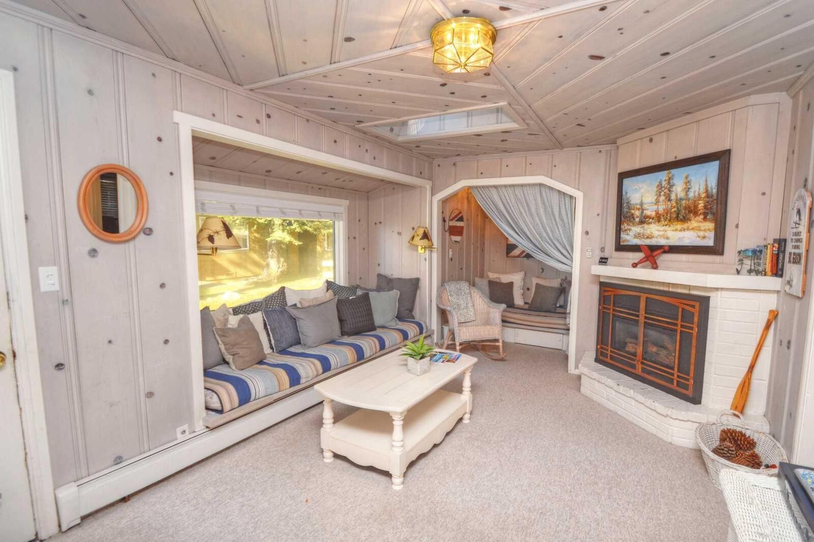 Télévision, cheminée