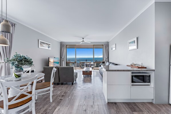 Appartement Supérieur, 1 très grand lit, vue océan | 1 chambre, décoration personnalisée, ameublement personnalisé