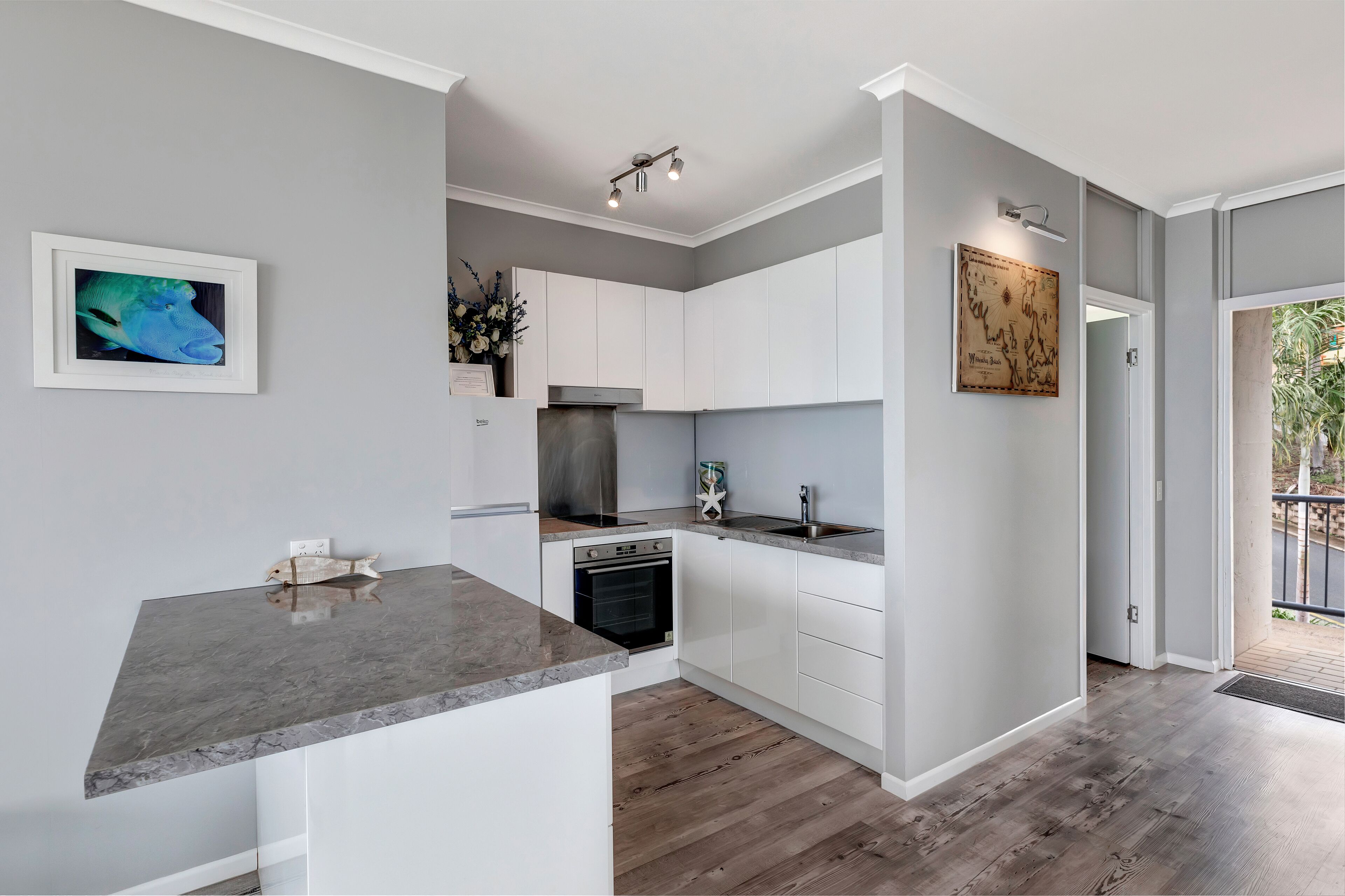 Superior Apartment, 1 King Bed, Ocean View | Private kitchen | Fridge, microwave, oven, stovetop