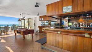 Bar ved bassenget