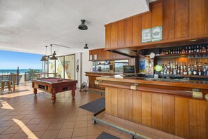 Bar junto a la alberca