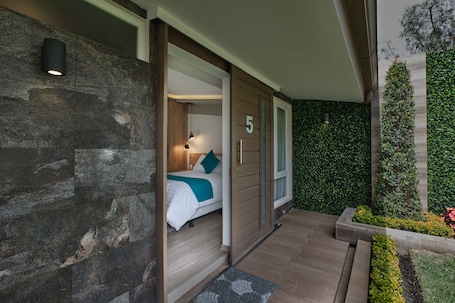 Executive Double Room, 1 Double Bed, Mobility Accessible, Garden View | Premium bedding, down comforters, memory foam beds, desk