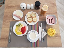 Daily full breakfast (USD 8.00 per person)