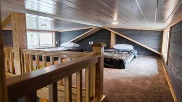 2 bedrooms, memory-foam beds, free WiFi, bed sheets