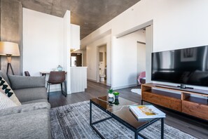 TV, stereo - Hip 1BR, Kendall Square, Gym, Doorman, walk to MIT by Blueground (Cambridge)