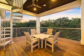 Terrace/patio - Seagrove Social|Easy Beach Access|Private Pool|Rooftop Deck w/ Gulf Views (Santa Rosa Beach)