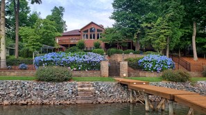 Property grounds - Updated Lakefront Home w/great outdoor space and private dock, Sleeps 12. (Mooresville)