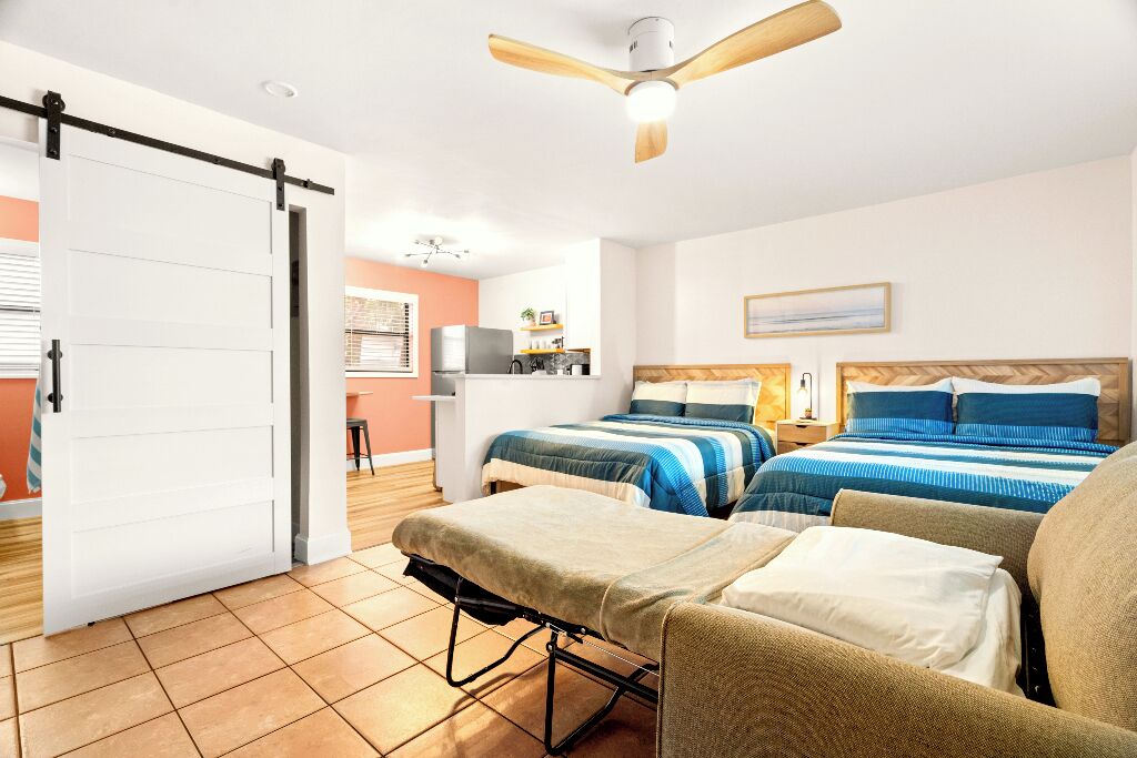 Iron/ironing board, free WiFi, bed sheets