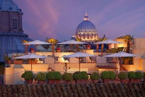Exterior - Bio Hotel Raphael - Relais Chateaux (Rome)