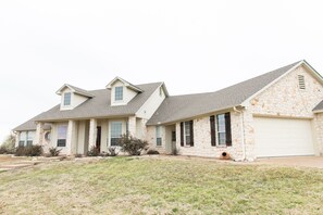 Exterior - Gorgeous Ranch House on 18 acres (Bruceville)