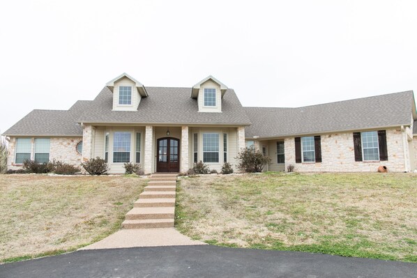 Exterior - Gorgeous Ranch House on 18 acres (Bruceville)