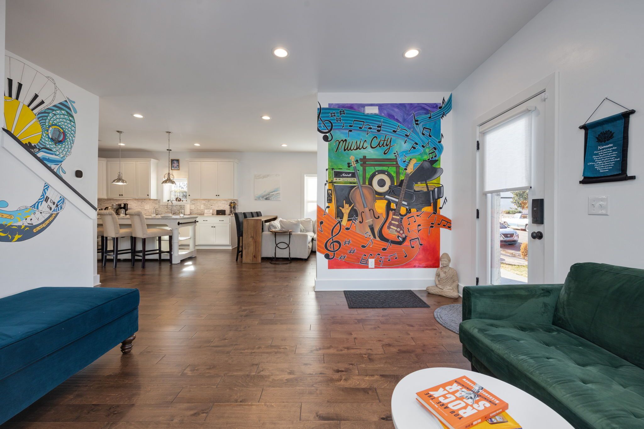 Luxury Home 5 Min To Downtown with Hot Tub