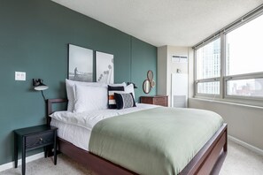 2 bedrooms, iron/ironing board, WiFi, bed sheets - Roomy River North 2BR w/ Gym, Deck & Pool, walk to Mag Mile, by Blueground (Chicago)