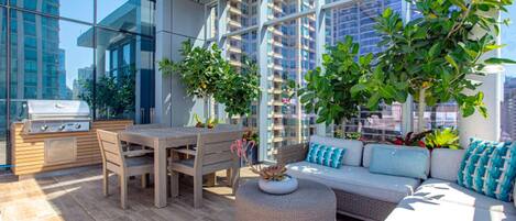 屋外ダイニングエリア