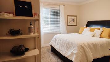 2 chambres, bureau, fer et planche Ă repasser, lit parapluie