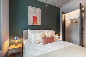 2 habitaciones, tabla de planchar con plancha, wifi y ropa de cama 