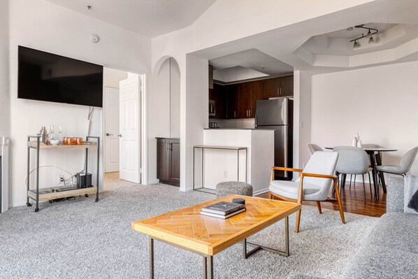 TV, fireplace, stereo