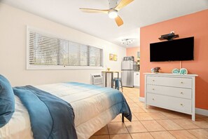 Iron/ironing board, free WiFi, bed sheets - 🌅 BBR #1, Steps to the Beach, Heated Pool w/Kitchenette! (Treasure Island)