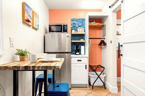 Fridge, microwave, coffee/tea maker, toaster - 🌅 BBR #1, Steps to the Beach, Heated Pool w/Kitchenette! (Treasure Island)
