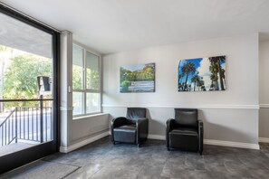 Interior - Spacious Beverly Hills 1BR near Beverly Center, by Blueground (Los Angeles)