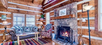 Twin Bear II - Spring and Summer in the Smokies With an EV Charger for Guests!