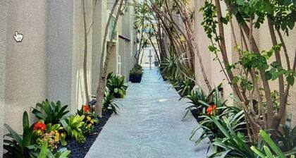 Fantasic Location, 1 Block From Orange Ave Attractions, 2.5 Blocks From Beach!