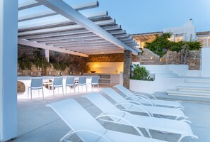 Luxury Villa | Terrace/patio