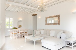 Villa Luxury | Area soggiorno | TV