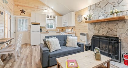 Riverfront Cottage / Fish Camp Getaway