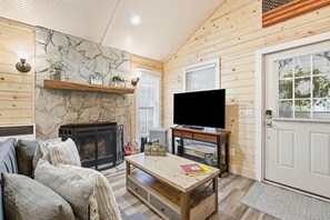 Smart TV, fireplace