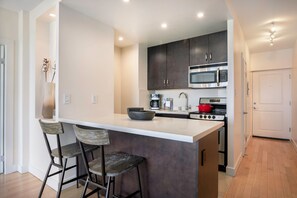 Réfrigérateur, micro-ondes, four, lave-vaisselle