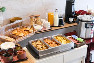 Daily full breakfast for a fee