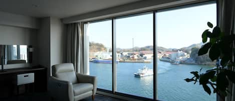 Executive Room, 2 Double Beds, Non Smoking | Desk, free WiFi, bed sheets