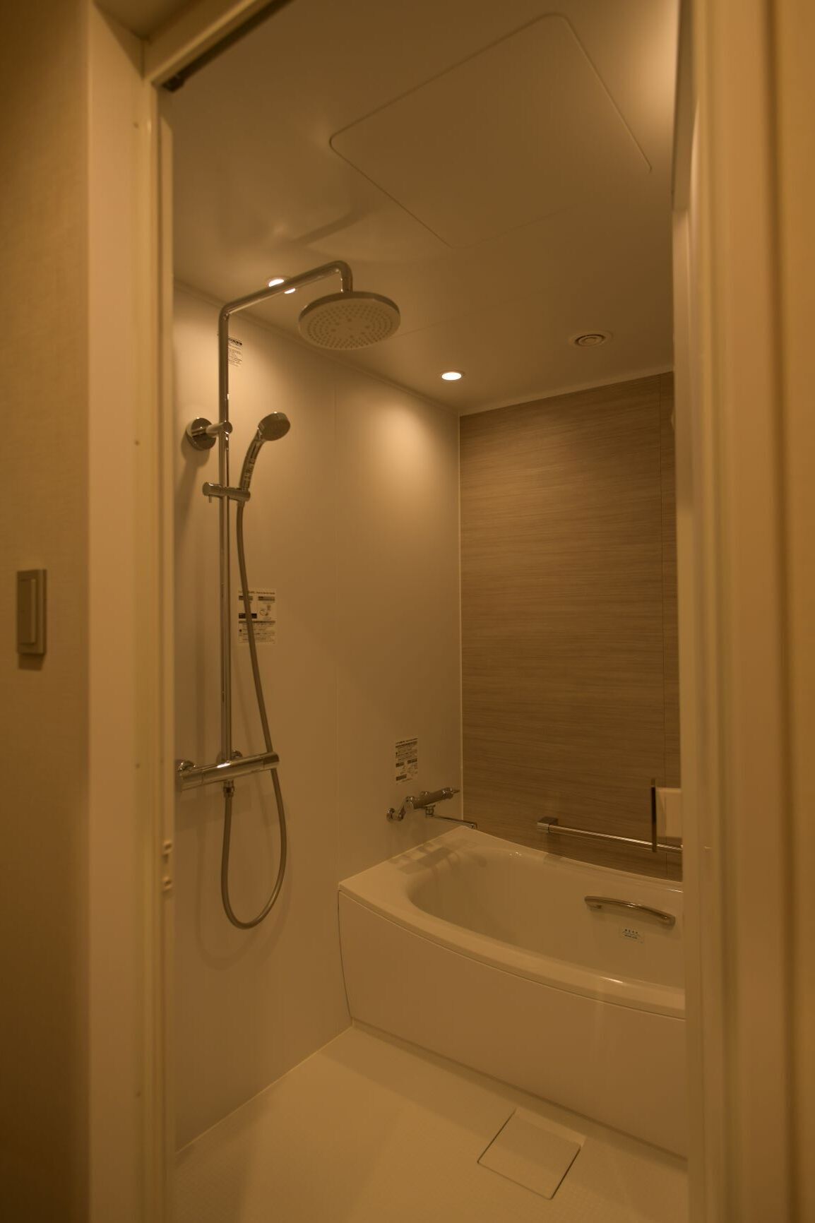 executive room, non smoking | bathroom | hair dryer, slippers, electronic bidet, towels