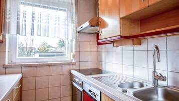 Kühlschrank, Mikrowelle, Ofen, Geschirrspüler