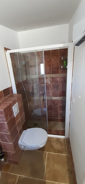 Toallas y papel de baño 