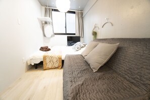 ベーシック 4 人部屋 禁煙 | デスク、WiFi (無料)