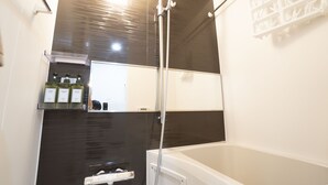 ห้องเบสิกสำหรับสี่ท่าน, ปลอดบุหรี่ | ห้องน้ำ | อ่างอาบน้ำและฝักบัวแยกจากกัน, ของใช้ในห้องน้ำฟรี, ไดร์เป่าผม