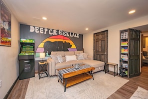 Smart TV, fireplace, video-game console, DVD player - Cozy Lakefront Retreat w/ Game Room & Hot Tub (McHenry)
